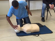  طلاب من مدرسة أجيال الثانوية يختتمون دورة التدريب على الإسعاف الأولي